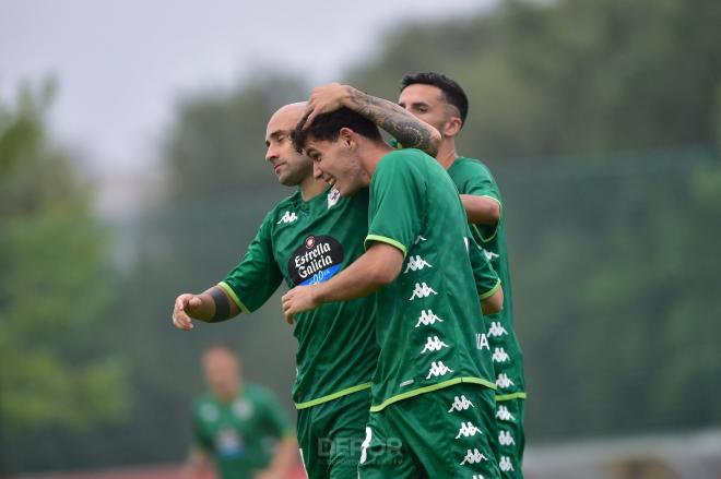 Gorka Santamaría y Álvaro Trilli celebran el segundo gol del Deportivo (Foto: RCD)