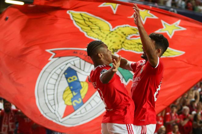 Celebración de un tanto del Benfica (Cordon Press).