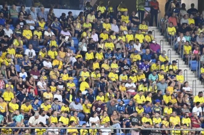 Imagen de aficionados en el Nuevo Mirandilla (Foto: Cádiz CF).