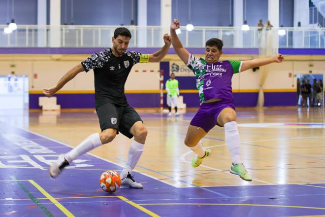 Un lance del amistoso entre el Malacitano y el UMA Antequera de pretemporada.