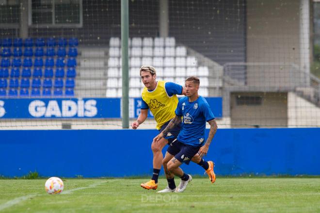 Ibai Gómez e Isi Gómez, jugadores del Deportivo entrenando en Abegondo (Foto: RCD)