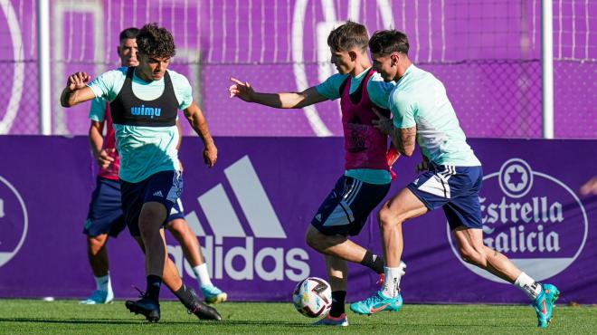 Toni, Luis Pérez y Arroyo, en un entrenamiento (Foto: Real Valladolid).