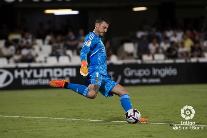 Cristian Álvarez, durante el Cartagena-Real Zaragoza en Cartagonova (Foto: LaLiga).