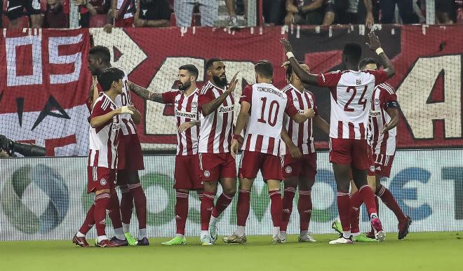 Los jugadores del Olympiacos celebran un gol (FOTO: EFE).