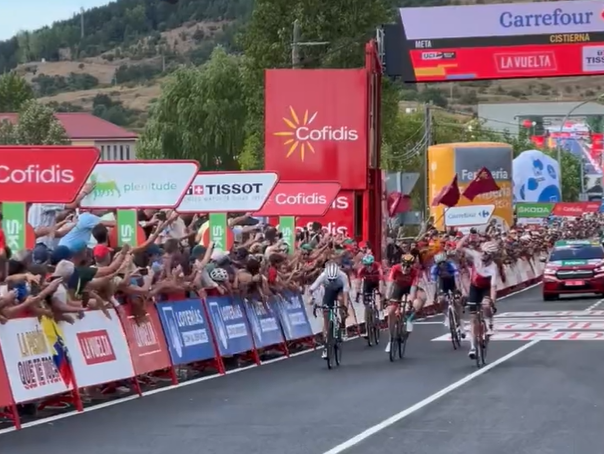 Herrada se impone al esprint en la séptima etapa de La Vuelta.