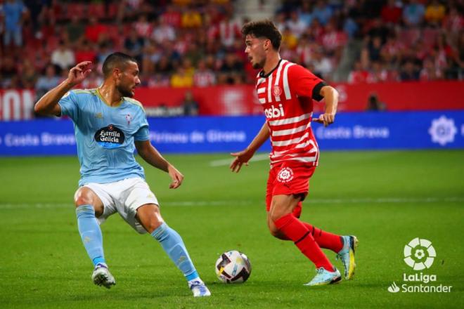 Óscar ante el Girona en Montilivi. (Foto: LaLiga).