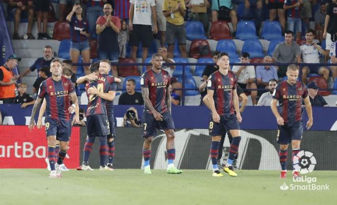 Celebración del gol de Mustafi durante el Levante-Tenerife en el Ciutat de Valencia (Foto: LaLiga)
