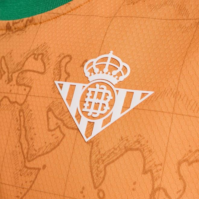 Detalle del escudo del Betis en la tercera equipación.