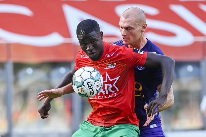 Makhtar Gueye, en un partido con el KV Oostende (Foto: Cordon Press).