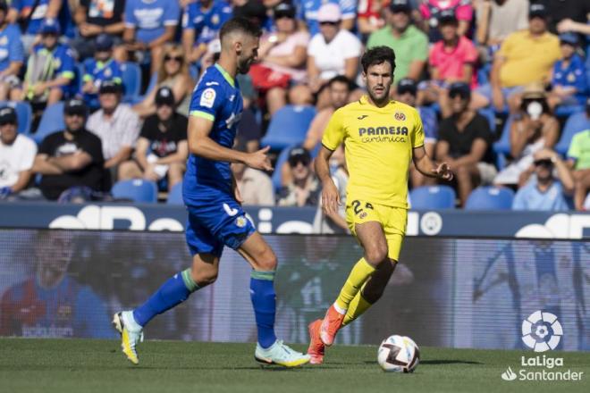 Alfonso Pedraza encara a Domingos Duarte en el Getafe-Villarreal (Foto: LaLiga).