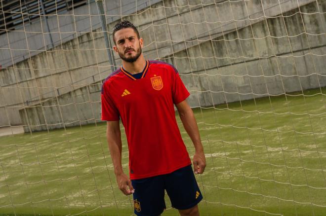 Koke, con la camiseta titular de España en Qatar 2022 (Foto: Adidas).