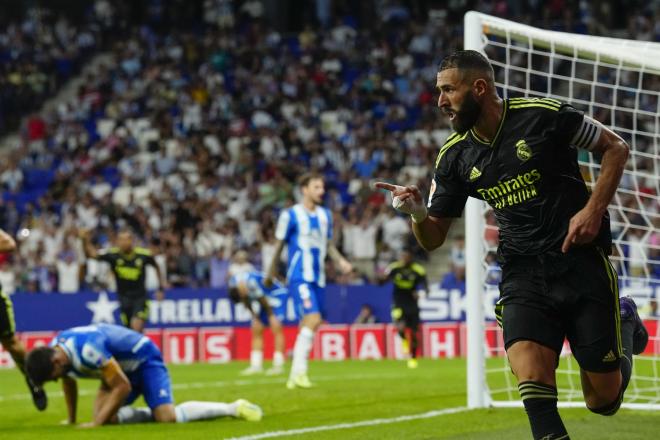 Benzema celebra uno de sus goles ante el Espanyol (FOTO: EFE).