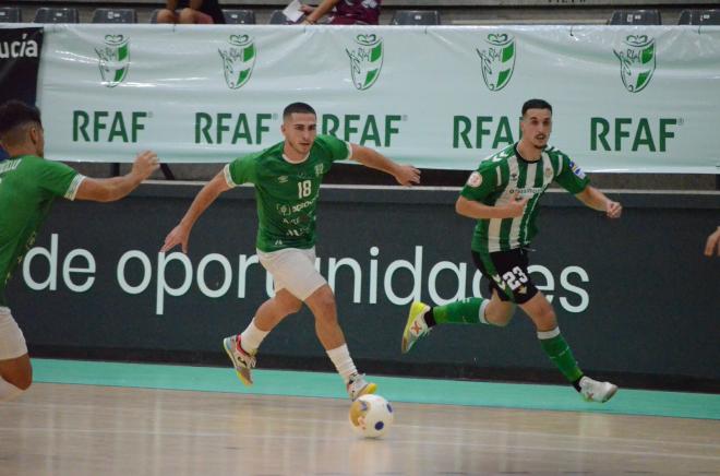 Una jugada del Betis-UMA Antequera de la Copa de Andalucía.