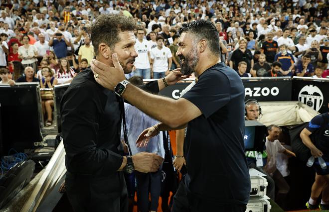 Gattuso y Simeone se saludan antes del Valencia-Atleti (Foto: EFE).