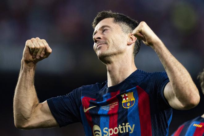 Robert Lewandowski celebra uno de sus goles en el Barcelona-Valladolid (Foto: Cordon Press).