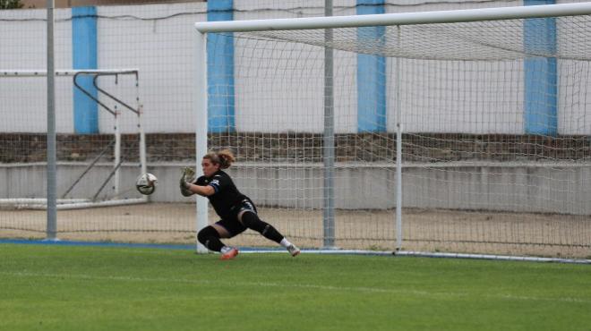 Lucía Alba volvió a ser decisiva bajo palos (Foto: RCD)