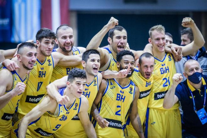 La selección de Bosnia Herzegovina celebra su clasificación al Eurobasket.