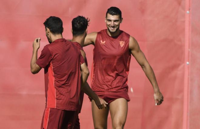 Rafa Mir, en un entrenamiento del Sevilla de esta semana (Foto: Kiko Hurtado).