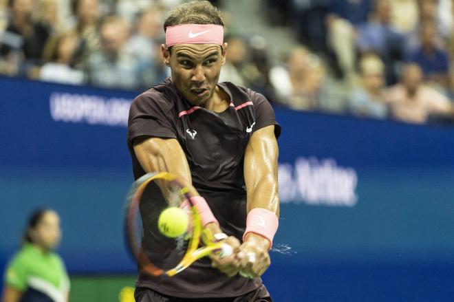 Nada devuelve una pelota en el US Open (FOTO: Cordón Press).