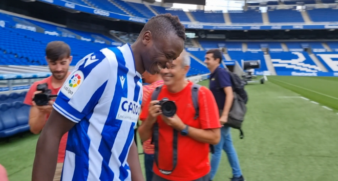 Así luce Sadiq los colores de la Real Sociedad (Foto: ElDesmarque).