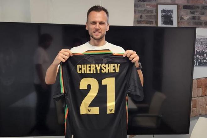 Cheryshev posa con la camiseta del Venezia, su nuevo equipo en Italia.