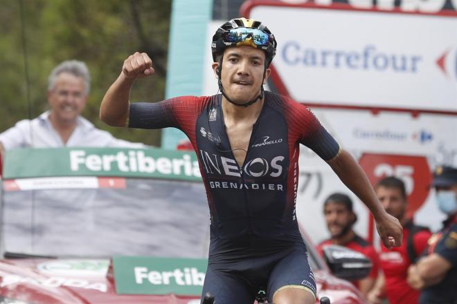 Carapaz celebra su victoria (FOTO: EFE).