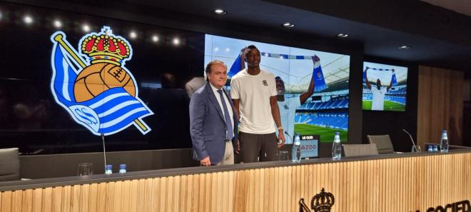 Sadiq Umar, en su presentación como nuevo jugador de la Real Sociedad.