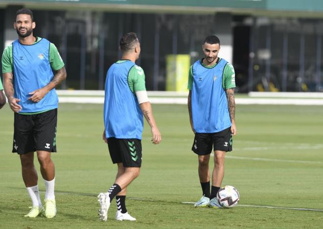 Rober, en la sesión del Betis (Foto: Kiko Hurtado).