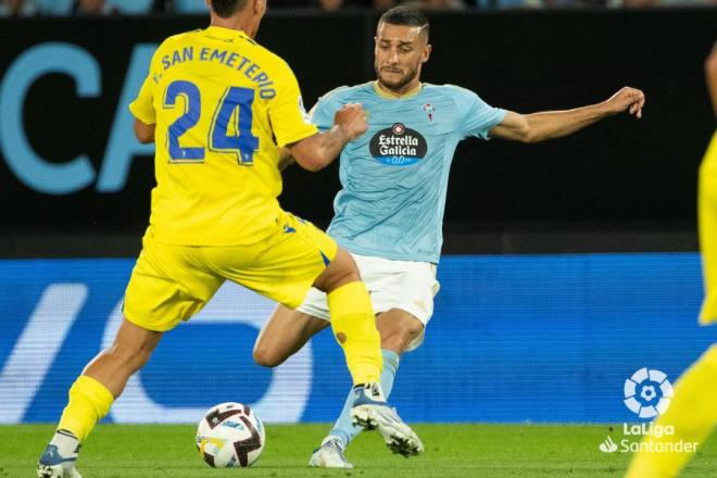 Oscar Rodríguez dispara en el Celta-Cádiz (Foto:LaLiga)