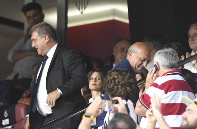 Laporta y José María del Nido en el Sevilla-Barça (Foto: Kiko Hurtado)