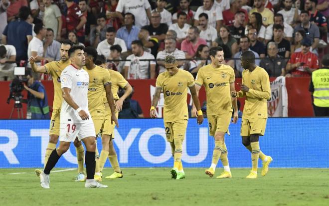 Celebración de Lewandowski tras su gol al Sevilla (Foto: Kiko Hurtado).