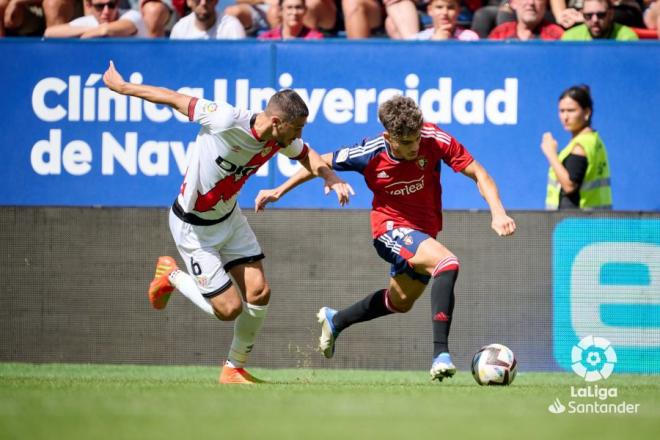 Abde, cedido por el Barça de Joan Laporta, durante el Osasuna-Rayo (Foto: LaLiga).