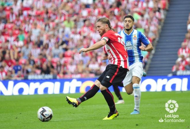 El capitán del Athletic Club, Iker Muniain, durante el partido ante el RCD Espanyol en San Mamés (Foto: LaLiga).