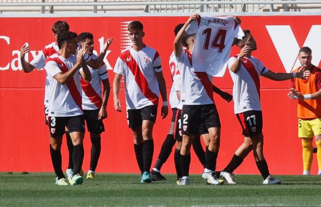 Celebración del tanto del Sevilla Atlético ante el UCAM (Foto: Kiko Hurtado).