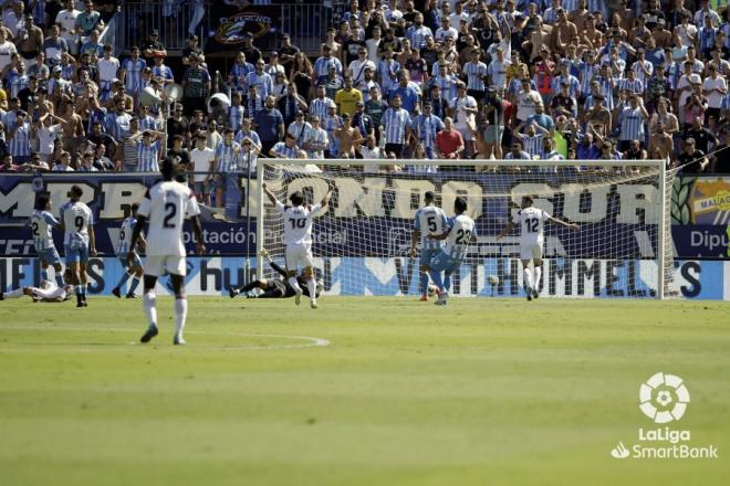 Momento en que sube al marcador el segundo gol del Albacete al Málaga en La Rosaleda (Foto: LaLiga).