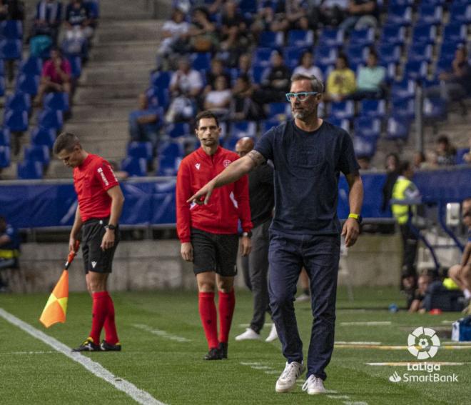 Bolo da indicaciones a sus futbolistas ante el Levante (Foto: LaLiga).