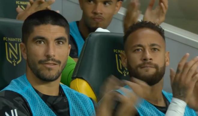 Carlos Soler, con el PSG, al lado de Neymar.