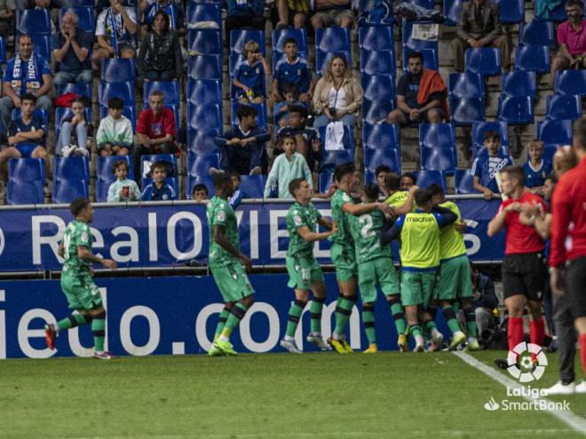 Celebración del tanto del Levante ante el Real Oviedo (Foto: LaLiga)