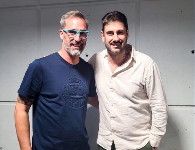 Melendi junto a Bolo en la previa del Real Oviedo-Levante (Foto: RO).