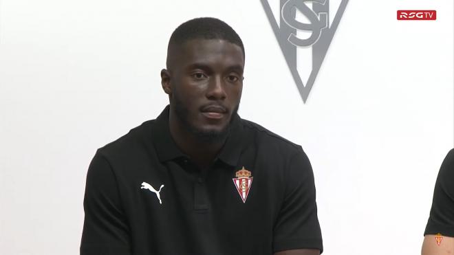 Axel Bamba, en su presentación (Foto: Sporting de Gijón).