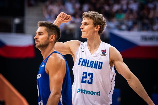La selección de baloncesto de Finlandia, en un partido del Eurobasket contra República Checa