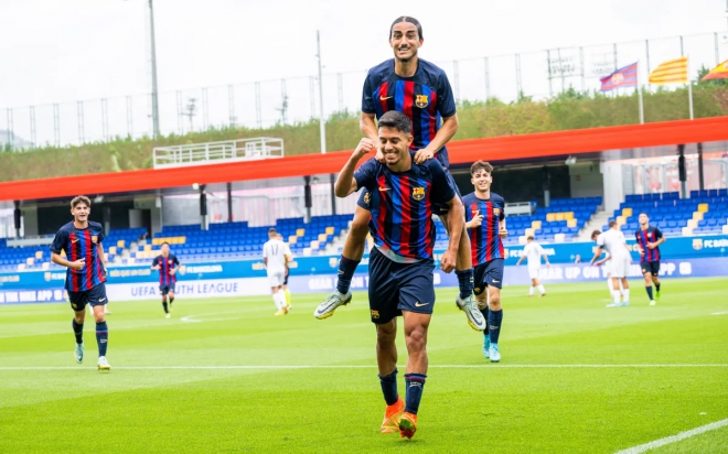 Ilias Akhomach celebra su gol con el Barcelona en la UEFA Youth League (Foto:@FCBmasia)