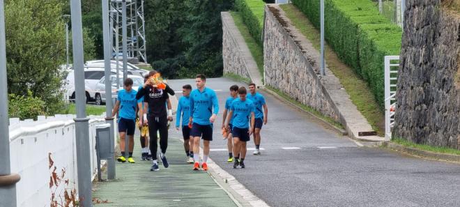 Los jugadores de la Real Sociedad se dirigen a un entrenamiento en Zubieta (Foto: DMQ Gipuzkoa).