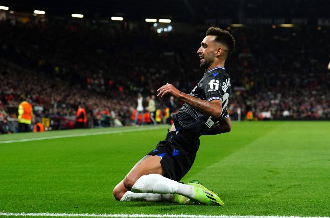 Brais Méndez celebra su gol al Manchester United-Real Sociedad de Europa League (Foto: Cordon Press).