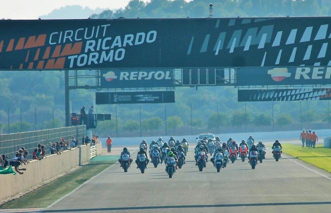 El Circuit celebra este fin de semana el Campeonato Interautonómico de Velocidad con cien pilotos