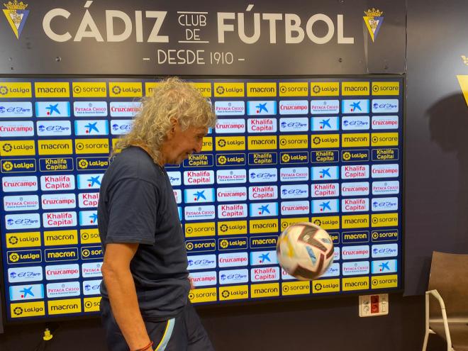 Mágico González, en su rueda de prensa en el Nuevo Mirandilla (Foto: Cristo García)