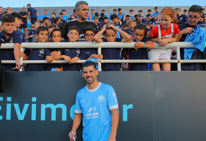 Nolito en su presentación en Can Mises (Foto: UD Ibiza).