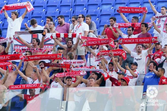 La afición del Sevilla, en el RCDE Stadium (Foto: LaLiga).