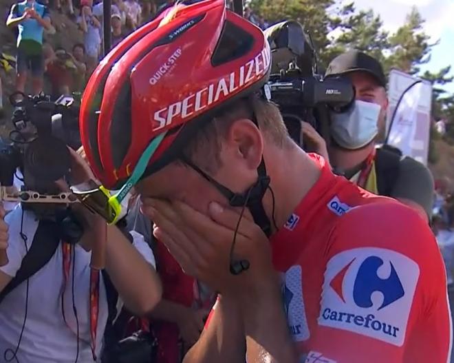 Evenepoel, emocionado tras ganar La Vuelta.