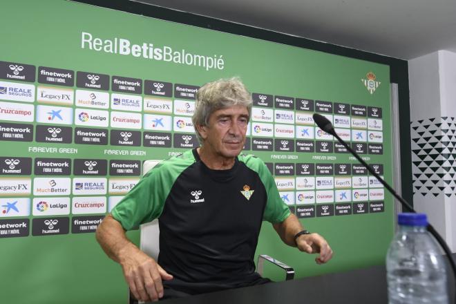Manuel Pellegrini, entrenador del Real Betis (foto: Kiko Hurtado).